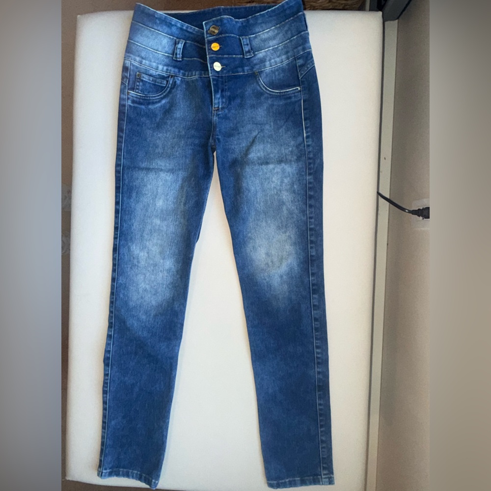 Colombian Women's Slim Stretch Jeans in Washed Blue